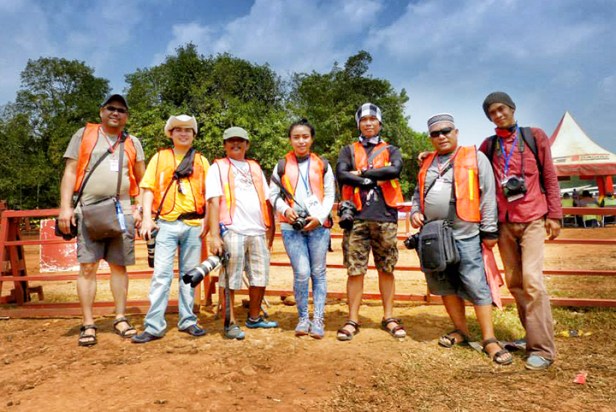 Tim Sport Photography Indonesia Community (SPIC) dalam liputan di ajang Kejurnas Speed Offroad - IXOR-2 2015. Photo by Mahesa Putra
